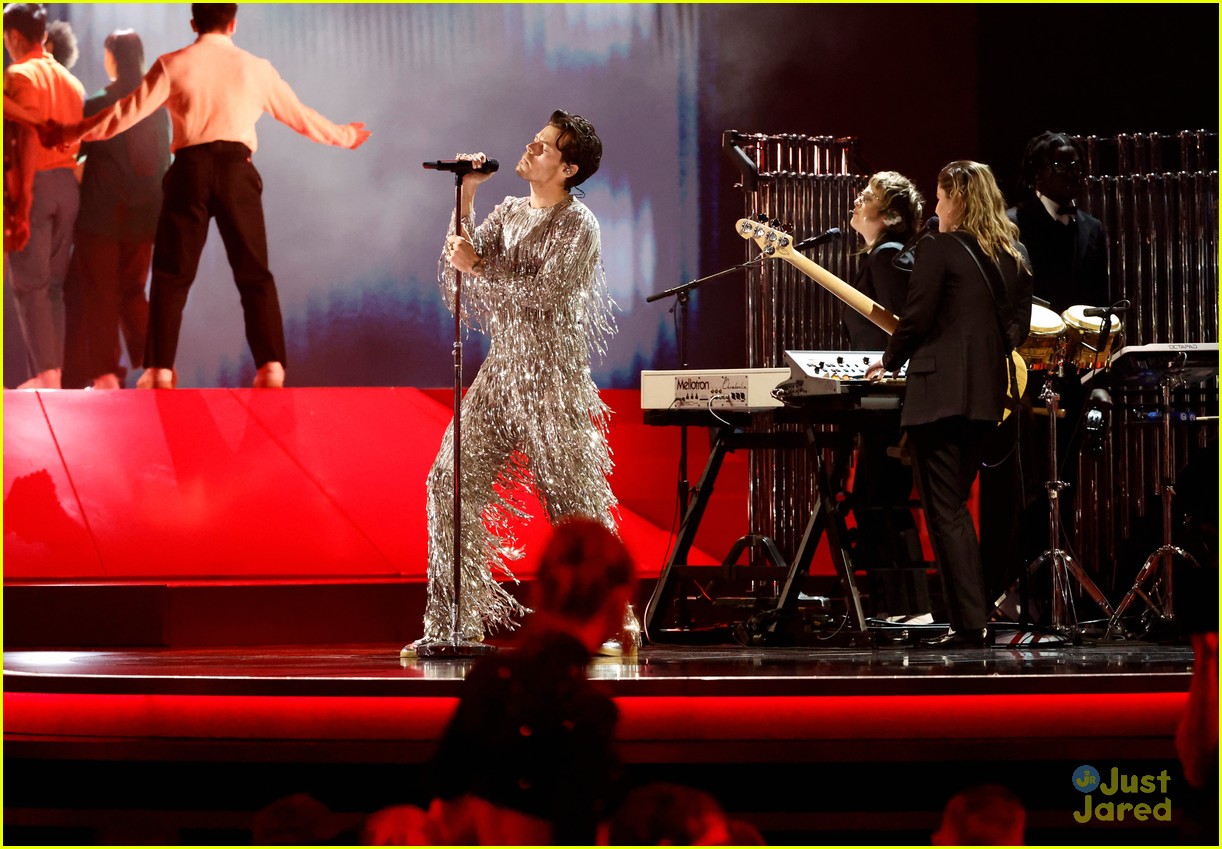 Harry Styles Dances It Out to 'As It Was' for Grammys 2023 Performance - Watch Now!