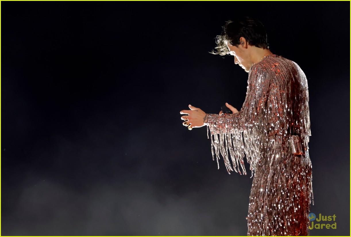 Harry Styles Dances It Out to 'As It Was' for Grammys 2023 Performance - Watch Now!