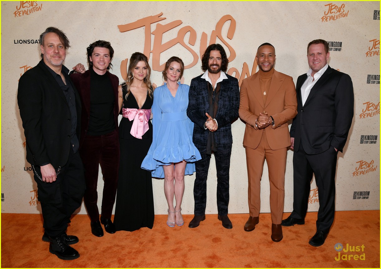 Joel Courtney Premieres New Movie 'Jesus Revolution' with Wife Mia