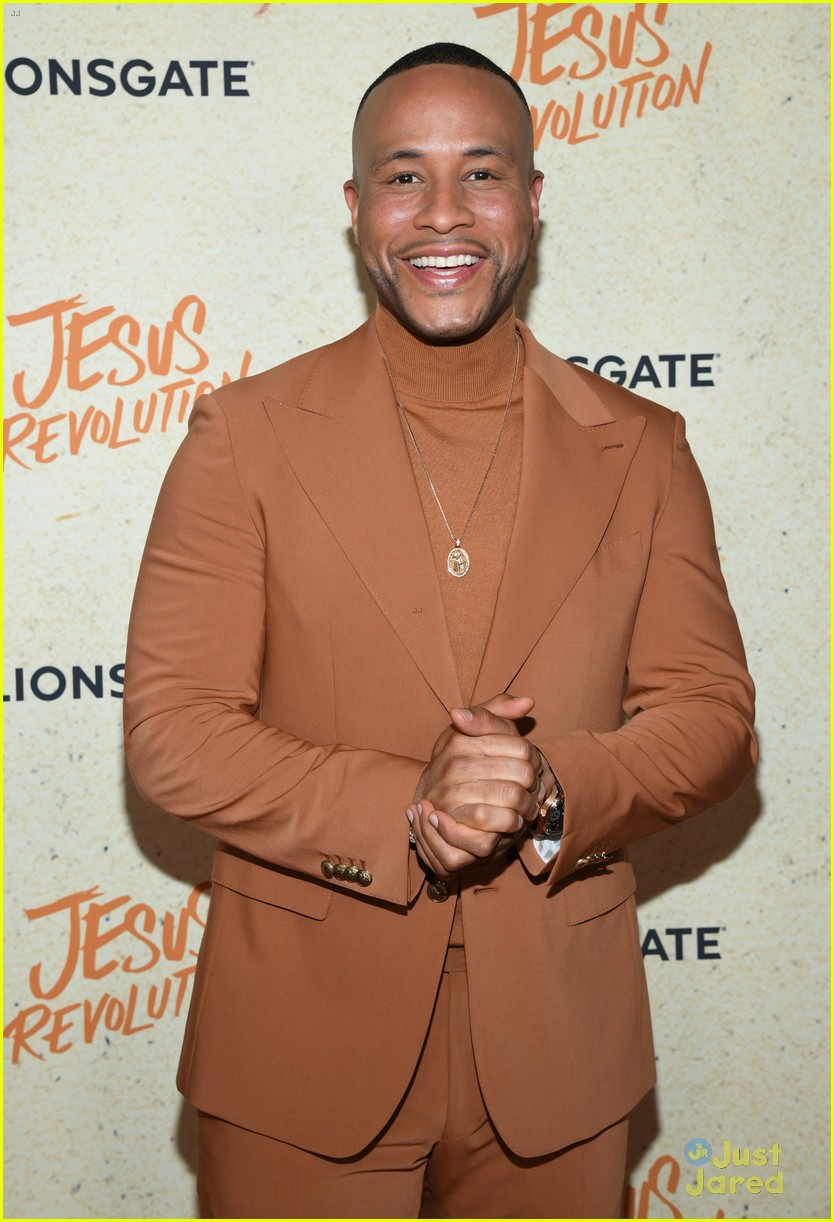 Joel Courtney Premieres New Movie 'Jesus Revolution' with Wife Mia