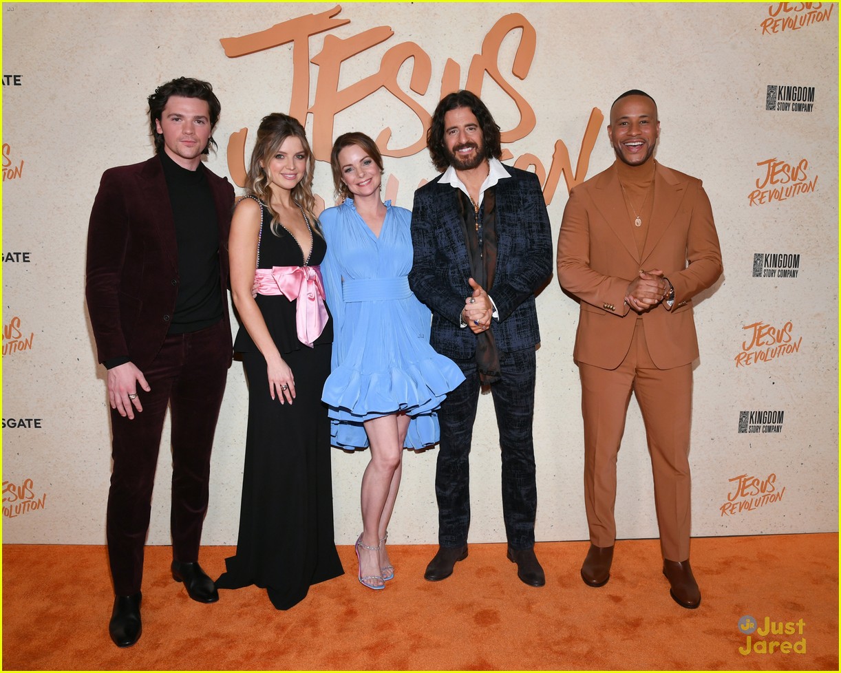 Joel Courtney Premieres New Movie 'Jesus Revolution' with Wife Mia