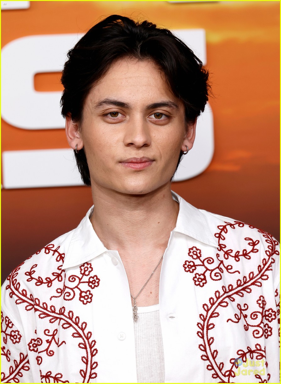 Lana Condor, Hunter Doohan & More Netflix Stars Hit Up 'Outer Banks' Premiere