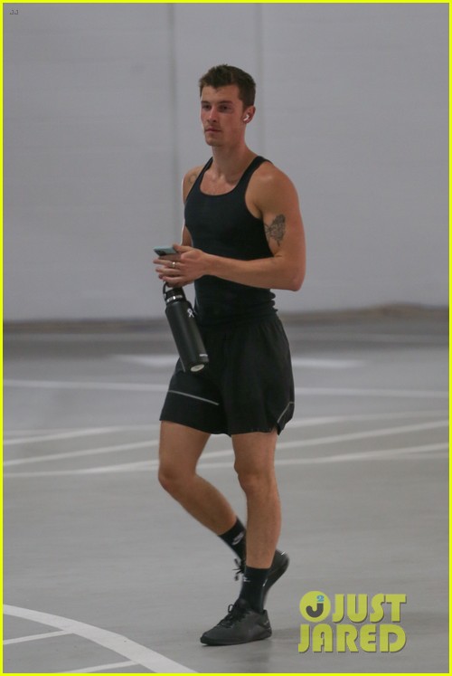 Shawn Mendes Gets in His Gym Pump During Equinox Outing