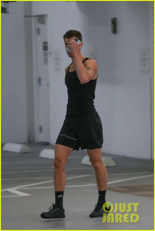 Shawn Mendes Gets in His Gym Pump During Equinox Outing