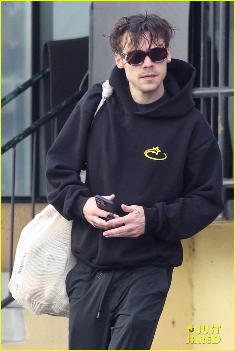 Harry Styles Spotted Leaving His Friday Workout, Hours After Olivia Wilde Was at Same Gym!