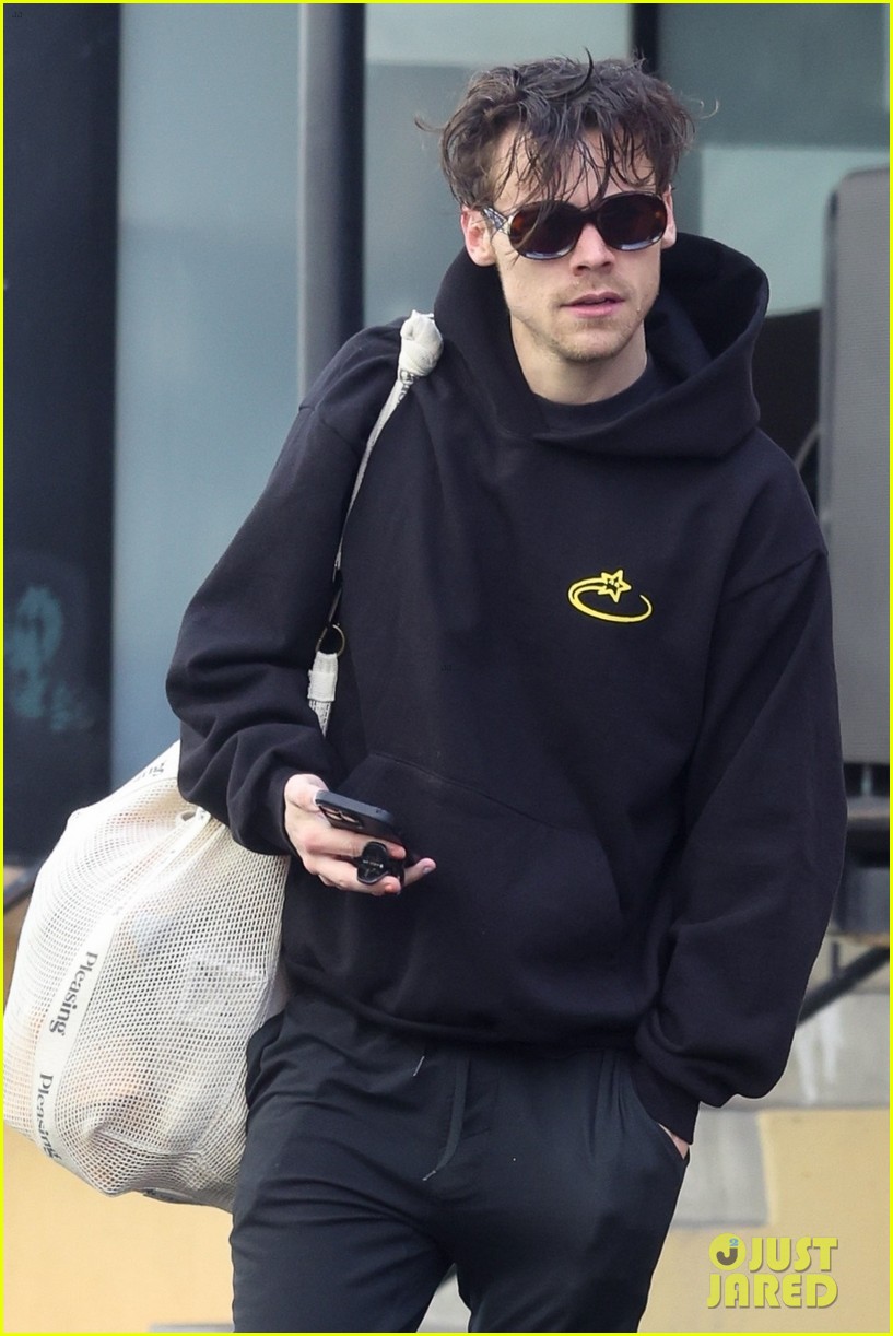 Harry Styles Spotted Leaving His Friday Workout, Hours After Olivia Wilde Was at Same Gym!