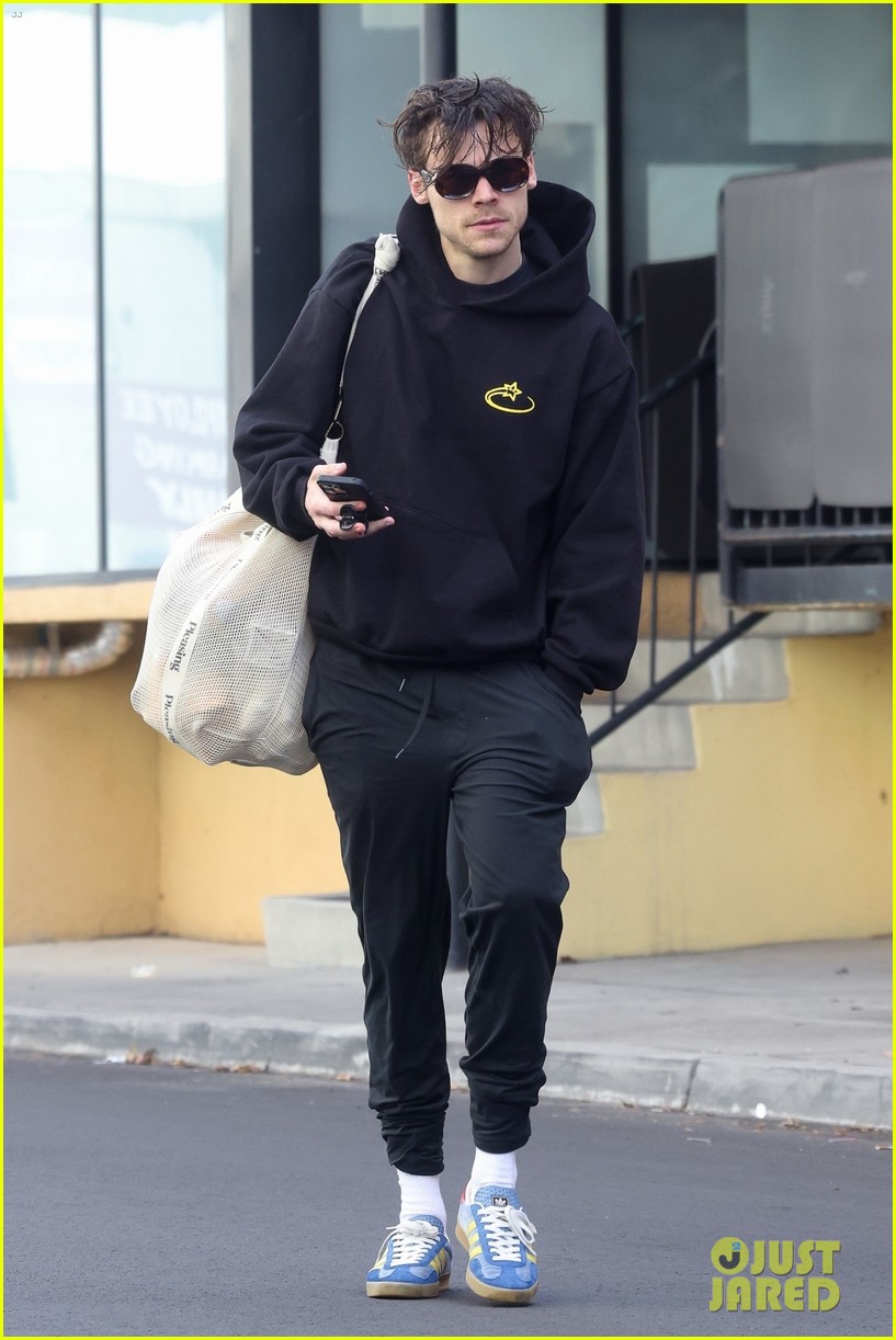 Harry Styles Spotted Leaving His Friday Workout, Hours After Olivia Wilde Was at Same Gym!