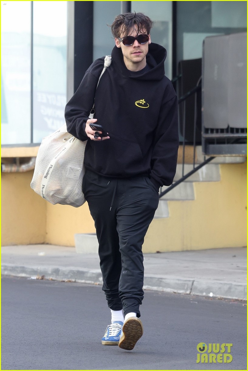 Harry Styles Spotted Leaving His Friday Workout, Hours After Olivia Wilde Was at Same Gym!