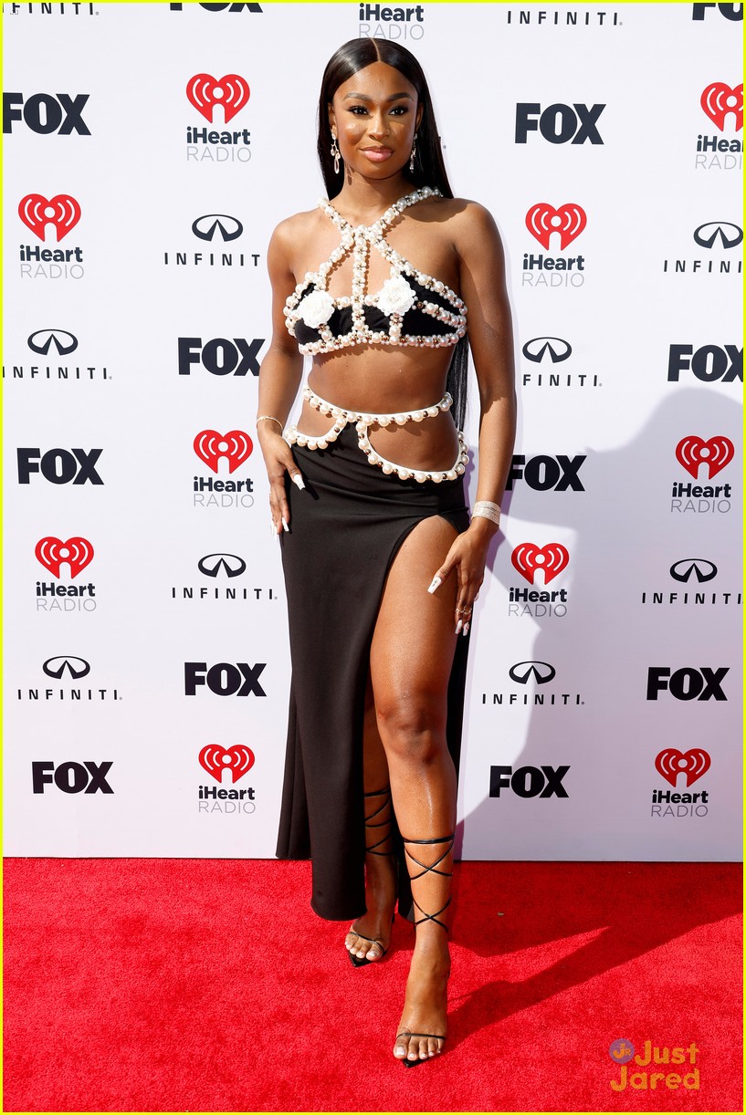 Becky G & Taylor Swift Pick Up Wins at iHeartRadio Music Awards 2023