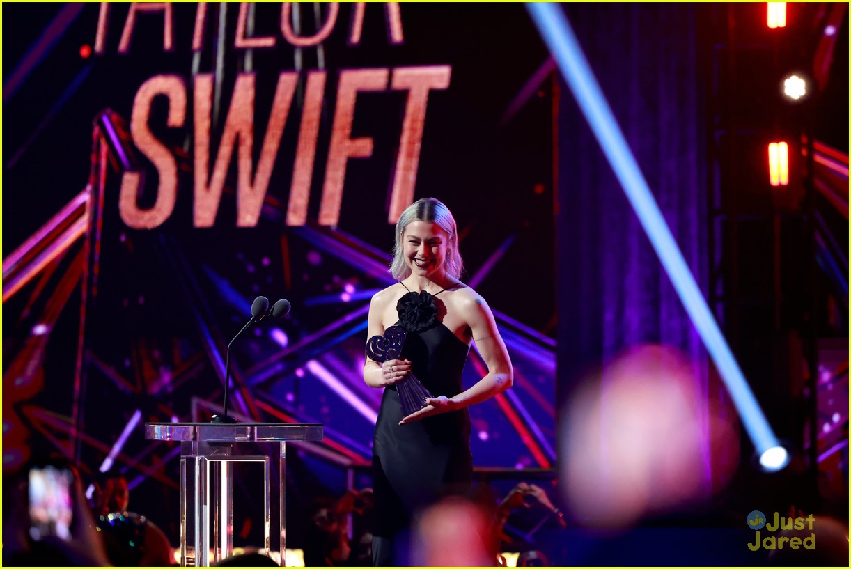 Becky G & Taylor Swift Pick Up Wins at iHeartRadio Music Awards 2023