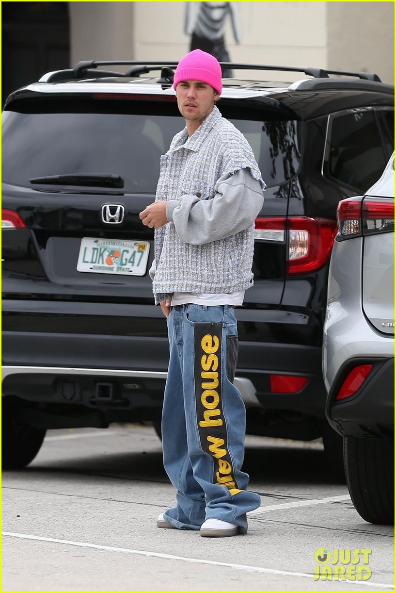 Hailey & Justin Bieber Step Out To Run Errands After Attending An Oscar Party Together