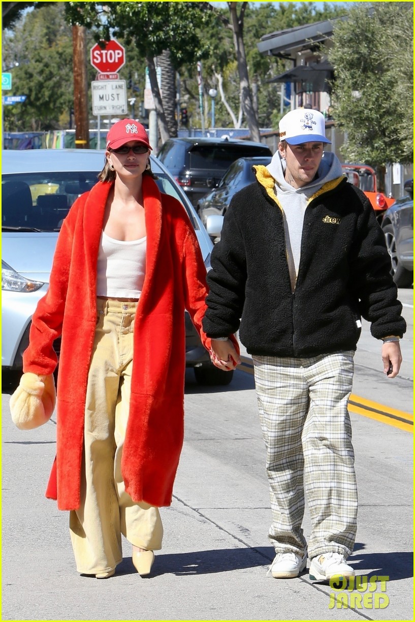Justin Bieber Gives Wife Hailey a Kiss After Sunday Brunch Date in L.A.
