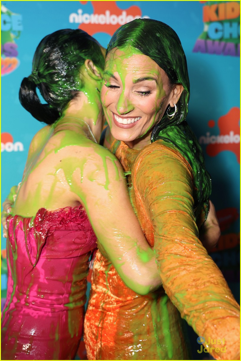 Charli D'Amelio Slimes Boyfriend Landon Barker & Family After Kids' Choice Awards Win