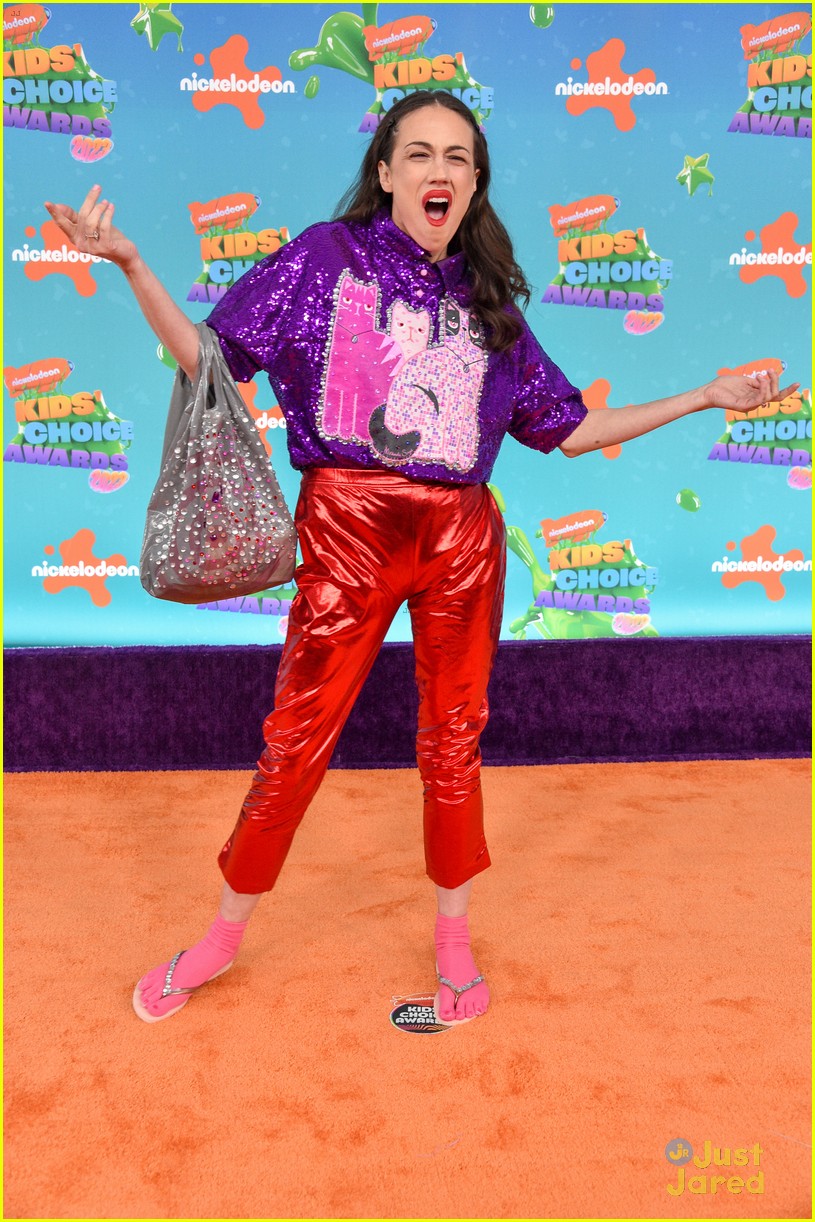 Colleen Ballinger Pulls Double Duty on Kids' Choice Awards Orange Carpet