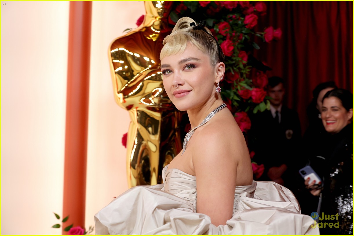 Florence Pugh Wears Shorts While Arriving for the Oscars 2023