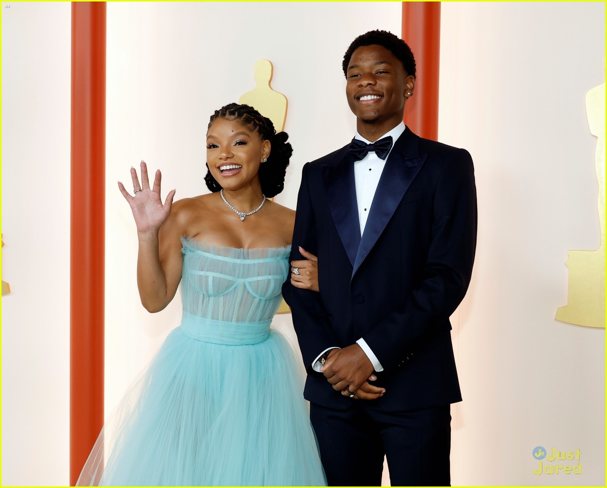 Halle Bailey Makes it a Family Affair at Vanity Fair Oscars Party with Sister Chloe & Boyfriend DDG