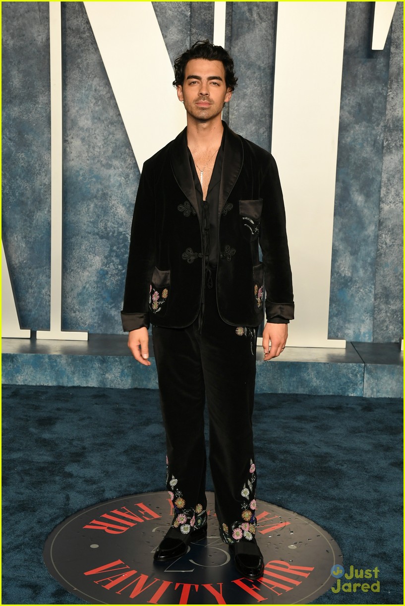 Joe Jonas & Sophie Turner Wear All Black While Stepping Out for Vanity Fair Oscars Party