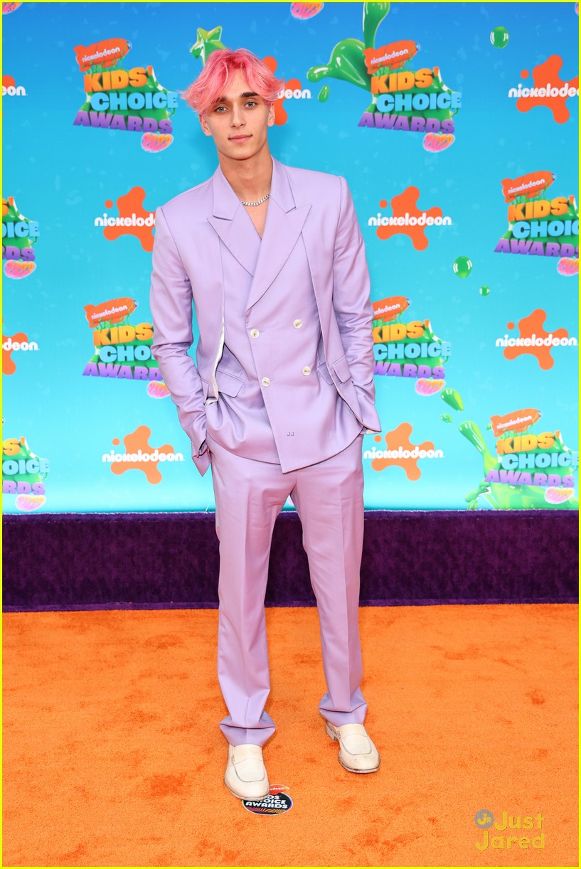 Josh Richards Shows Off New Pink Hair at Kids' Choice Awards 2023