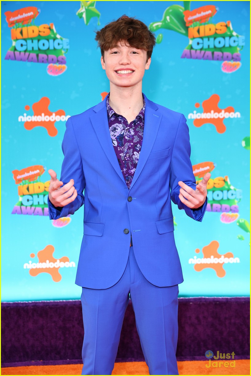 Josh Richards Shows Off New Pink Hair at Kids' Choice Awards 2023