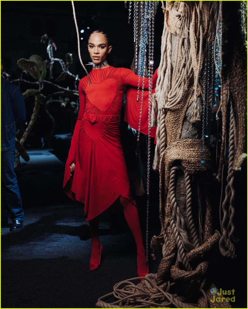 Maddie Ziegler Blocks Her Eyebrows for Acne Studios Fashion Show with Barbie Ferreira & Yasmin Finney