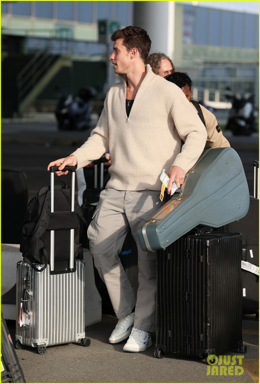 Shawn Mendes Lands in Italy with His Guitar in Hand