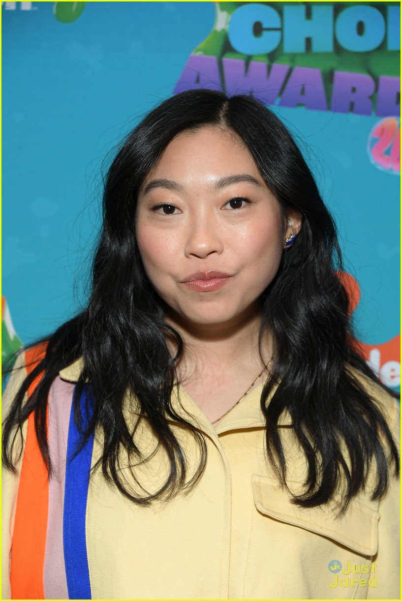 Halle Bailey & Awkwafina Dunk 'The Little Mermaid' Co-Star Melissa McCarthy in Slime-Filled Tank at Kids' Choice Awards