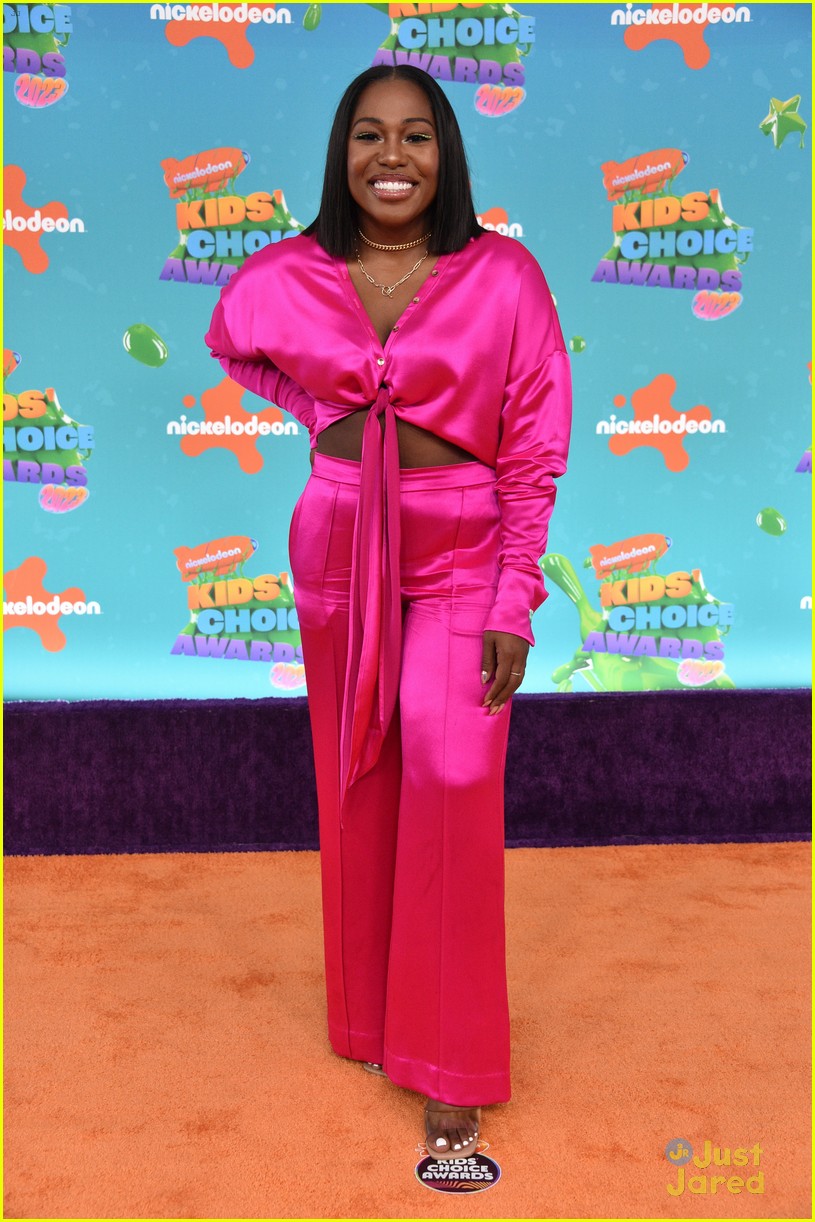 iCarly's Miranda Cosgrove, Laci Mosley & Jaidyn Triplet Step Out for Kids' Choice Awards