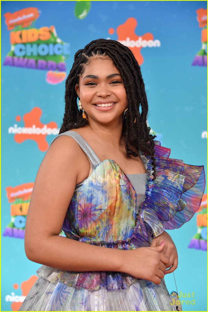 iCarly's Miranda Cosgrove, Laci Mosley & Jaidyn Triplet Step Out for Kids' Choice Awards