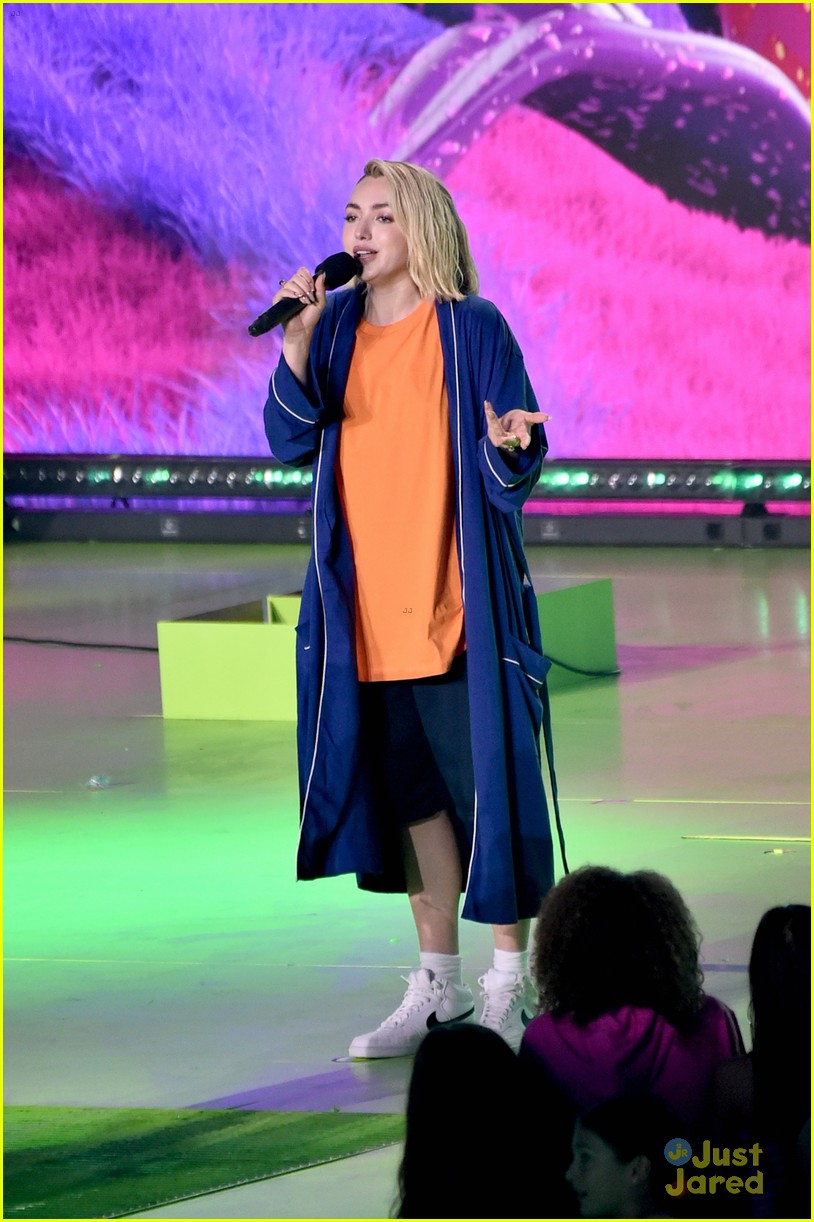 Peyton List Wears Adam Sandler Inspired Look While Presenting at Kids' Choice Awards