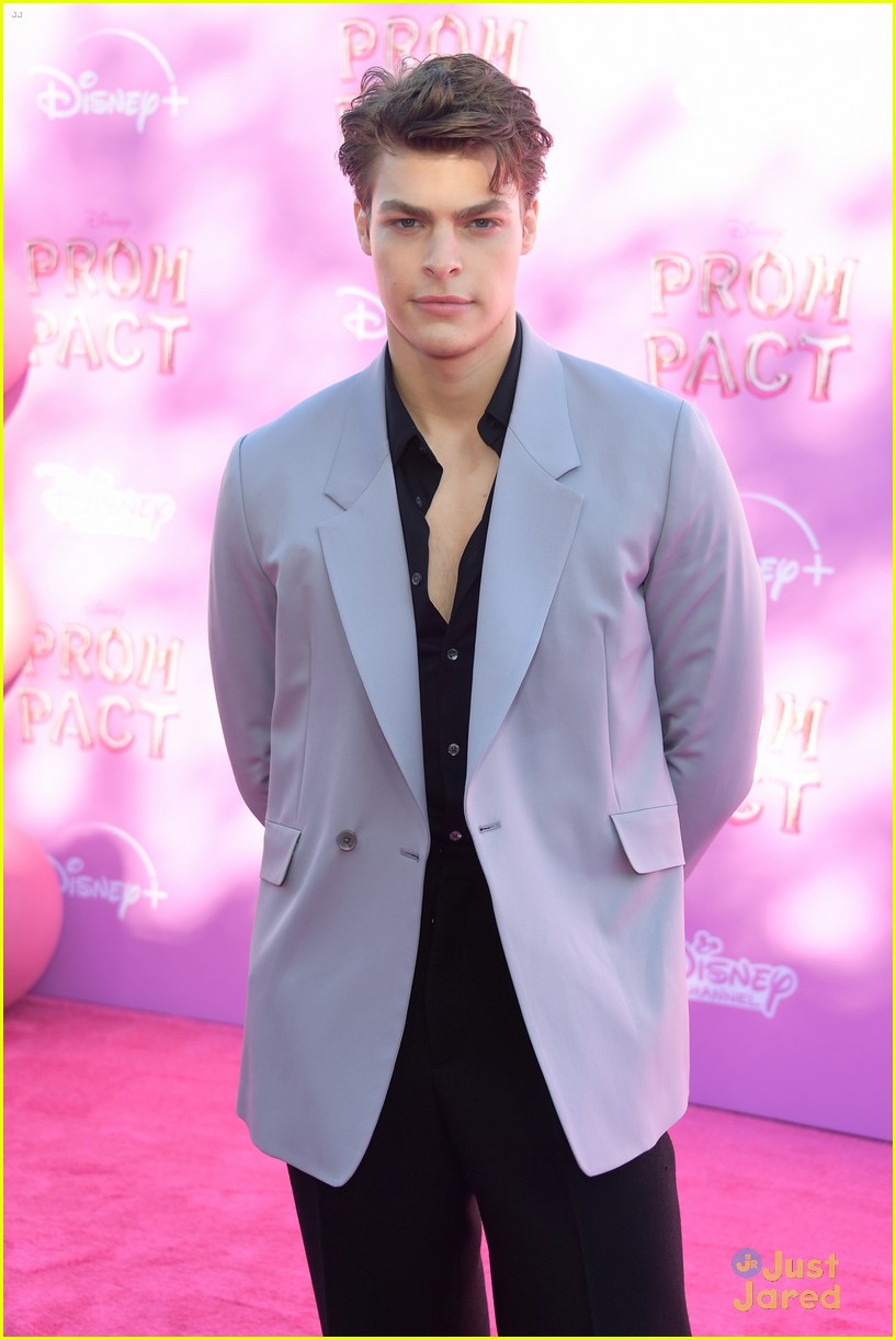 Peyton Elizabeth Lee, Milo Manheim & Blake Draper Premiere New Disney Movie 'Prom Pact' - See All the Cute Pics!
