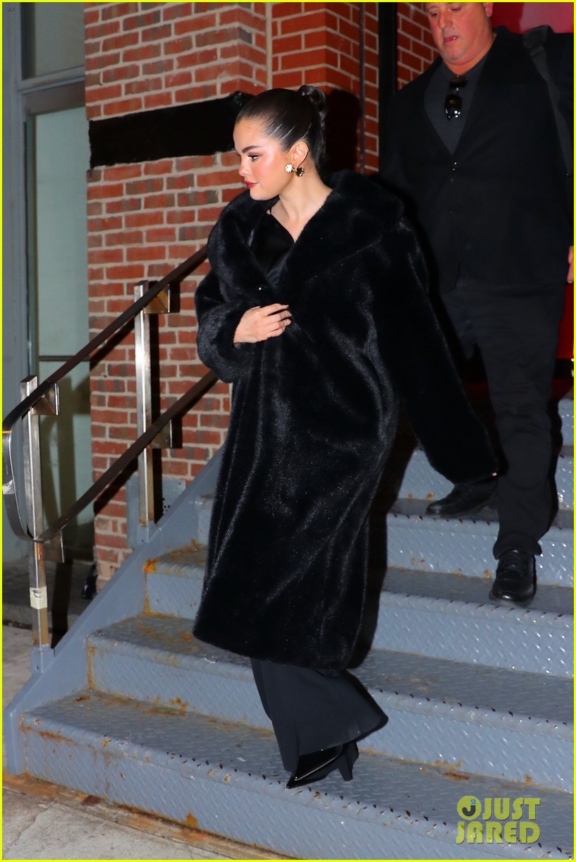 Selena Gomez Goes Glam In All-Black For Private Rare Beauty Event