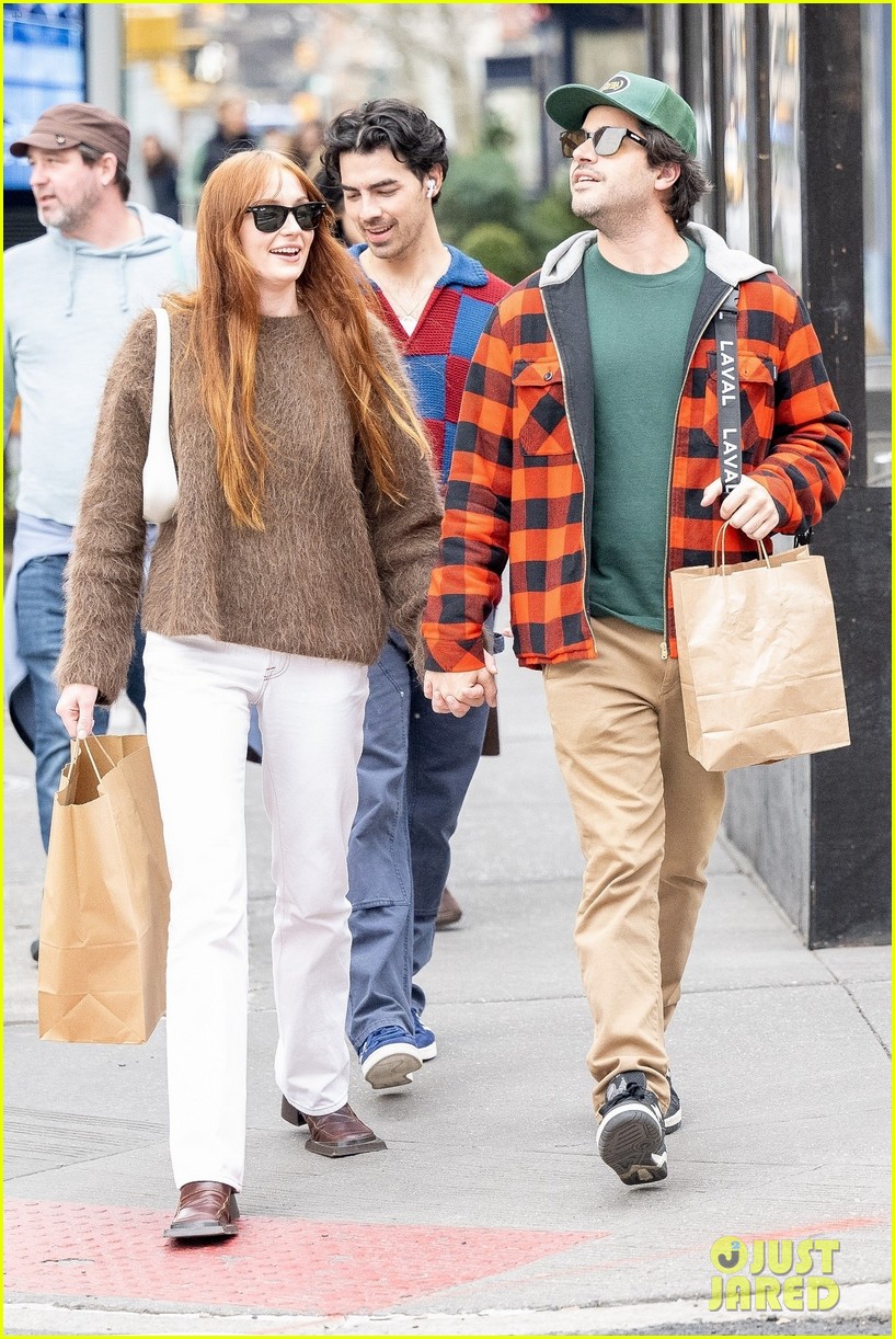 Sophie Turner & Mikey Deleasa Pull Hand Holding Prank on Joe Jonas