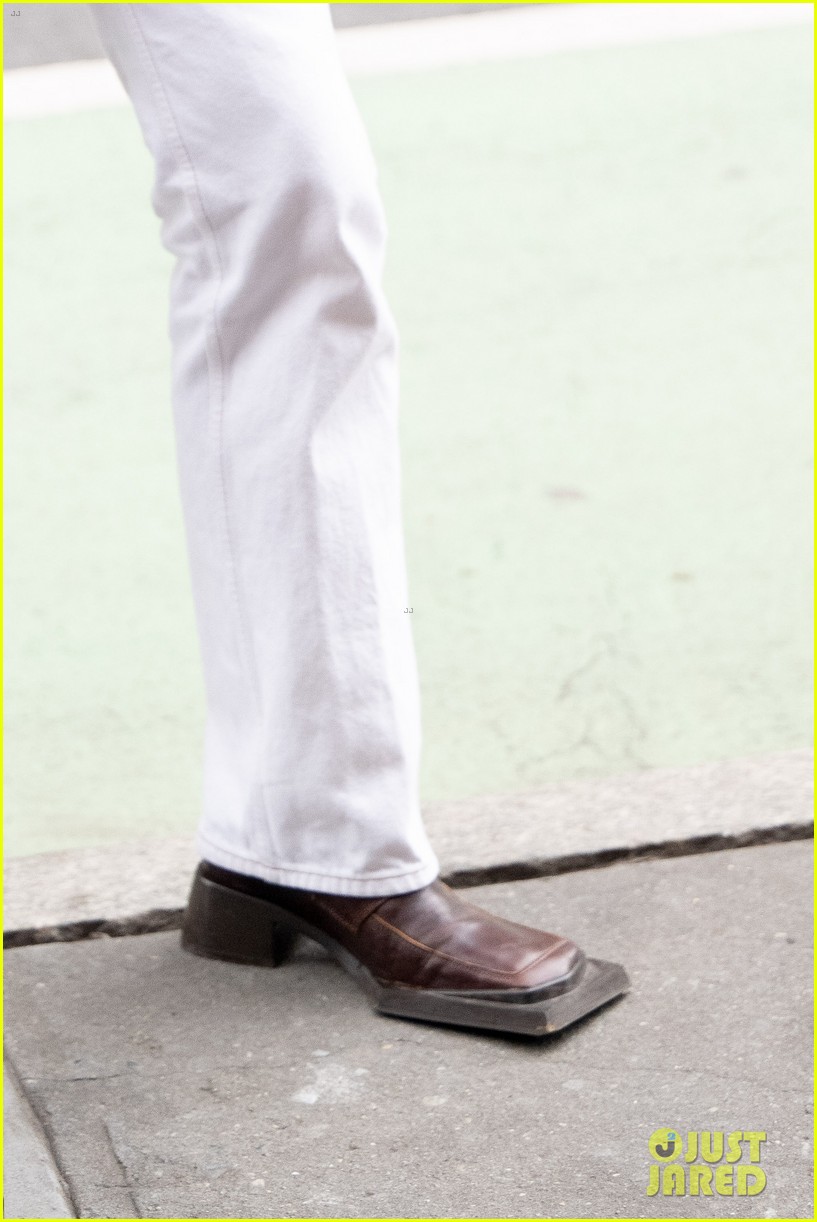 Sophie Turner & Mikey Deleasa Pull Hand Holding Prank on Joe Jonas