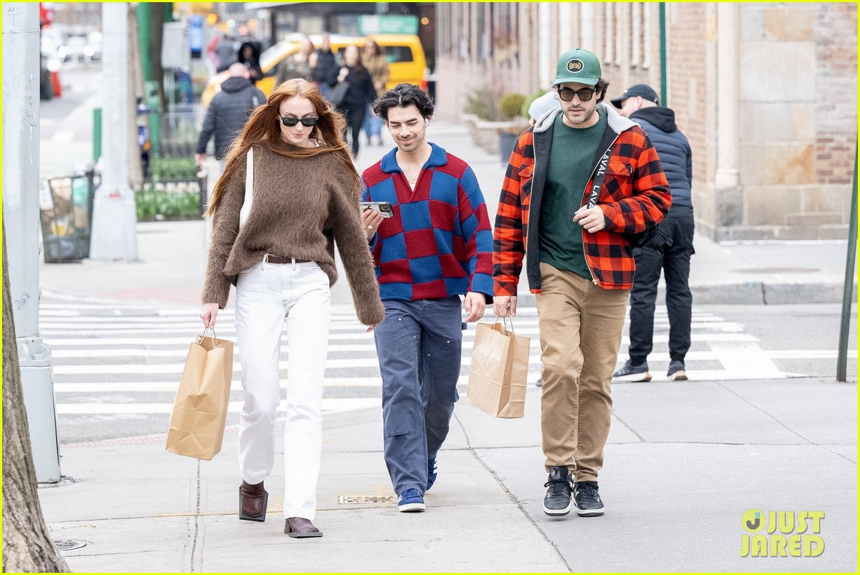 Sophie Turner & Mikey Deleasa Pull Hand Holding Prank on Joe Jonas