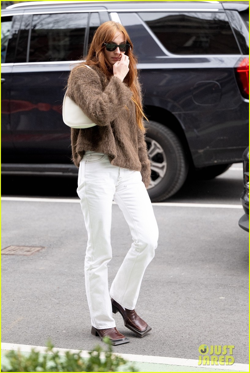 Sophie Turner & Mikey Deleasa Pull Hand Holding Prank on Joe Jonas