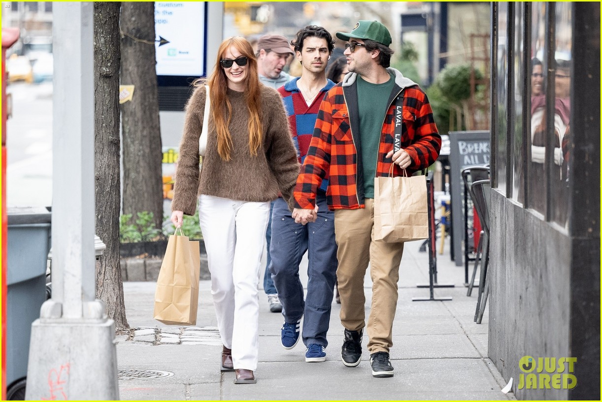 Sophie Turner & Mikey Deleasa Pull Hand Holding Prank on Joe Jonas