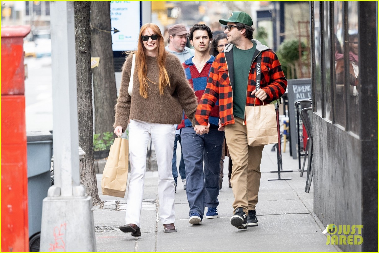 Sophie Turner & Mikey Deleasa Pull Hand Holding Prank on Joe Jonas