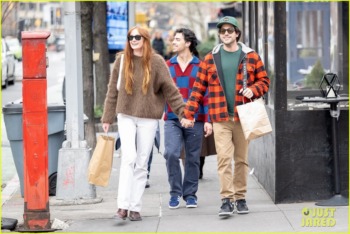 Sophie Turner & Mikey Deleasa Pull Hand Holding Prank on Joe Jonas