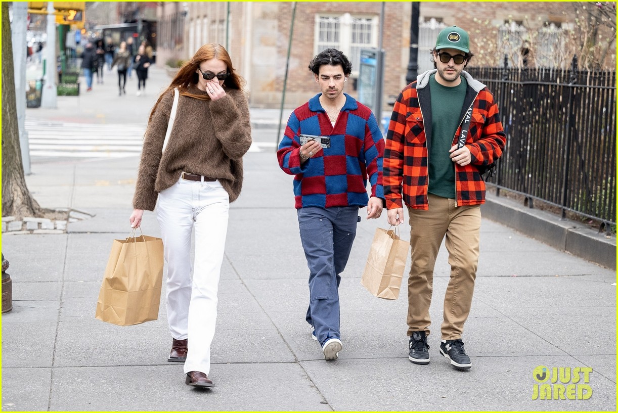 Sophie Turner & Mikey Deleasa Pull Hand Holding Prank on Joe Jonas