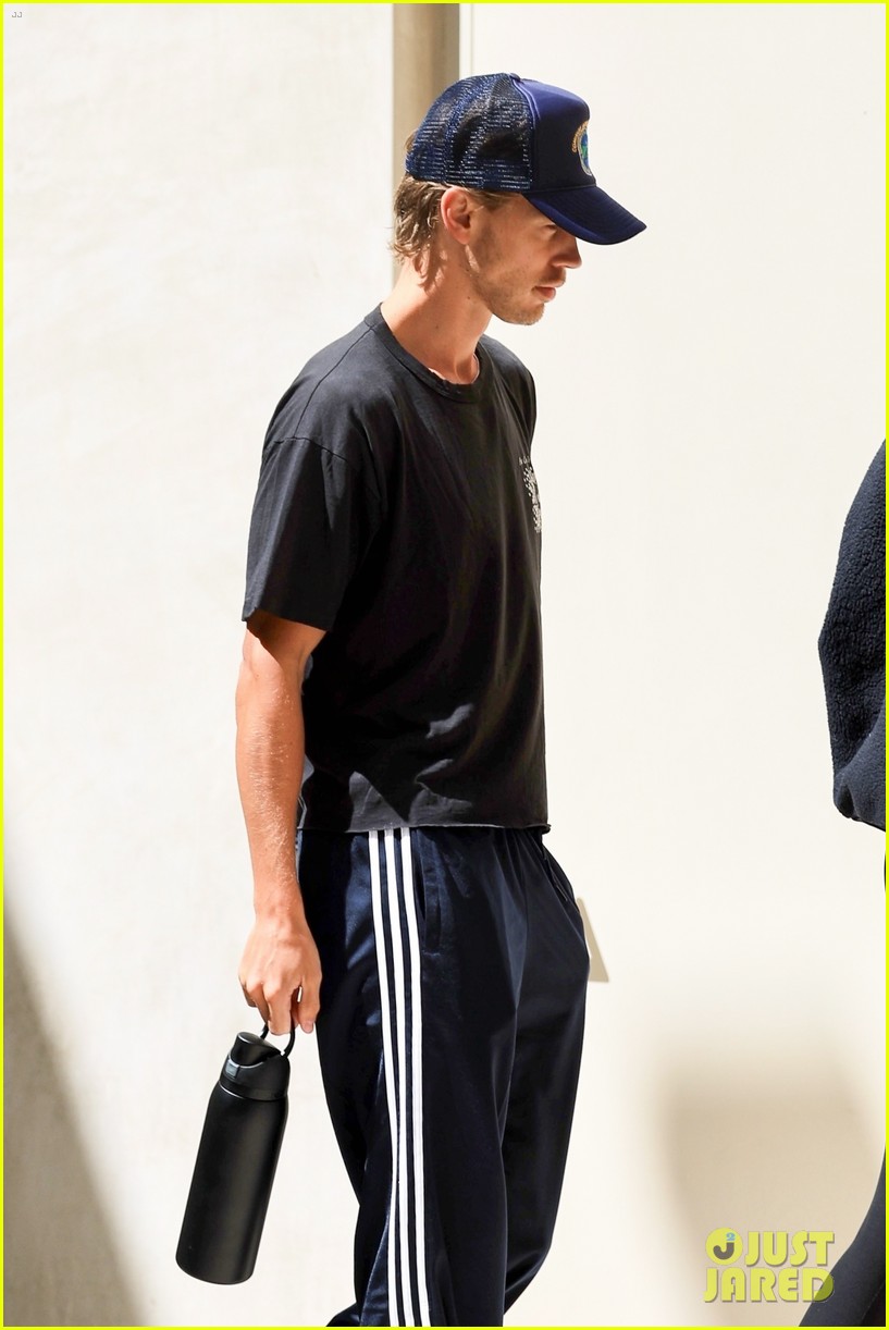 Austin Butler & Kaia Gerber Kickstart the Day With a Pilates Class