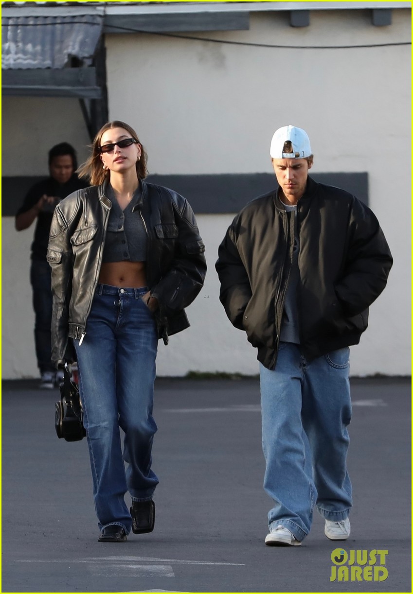 Justin & Hailey Bieber Are All Smiles While Out Grabbing Lunch