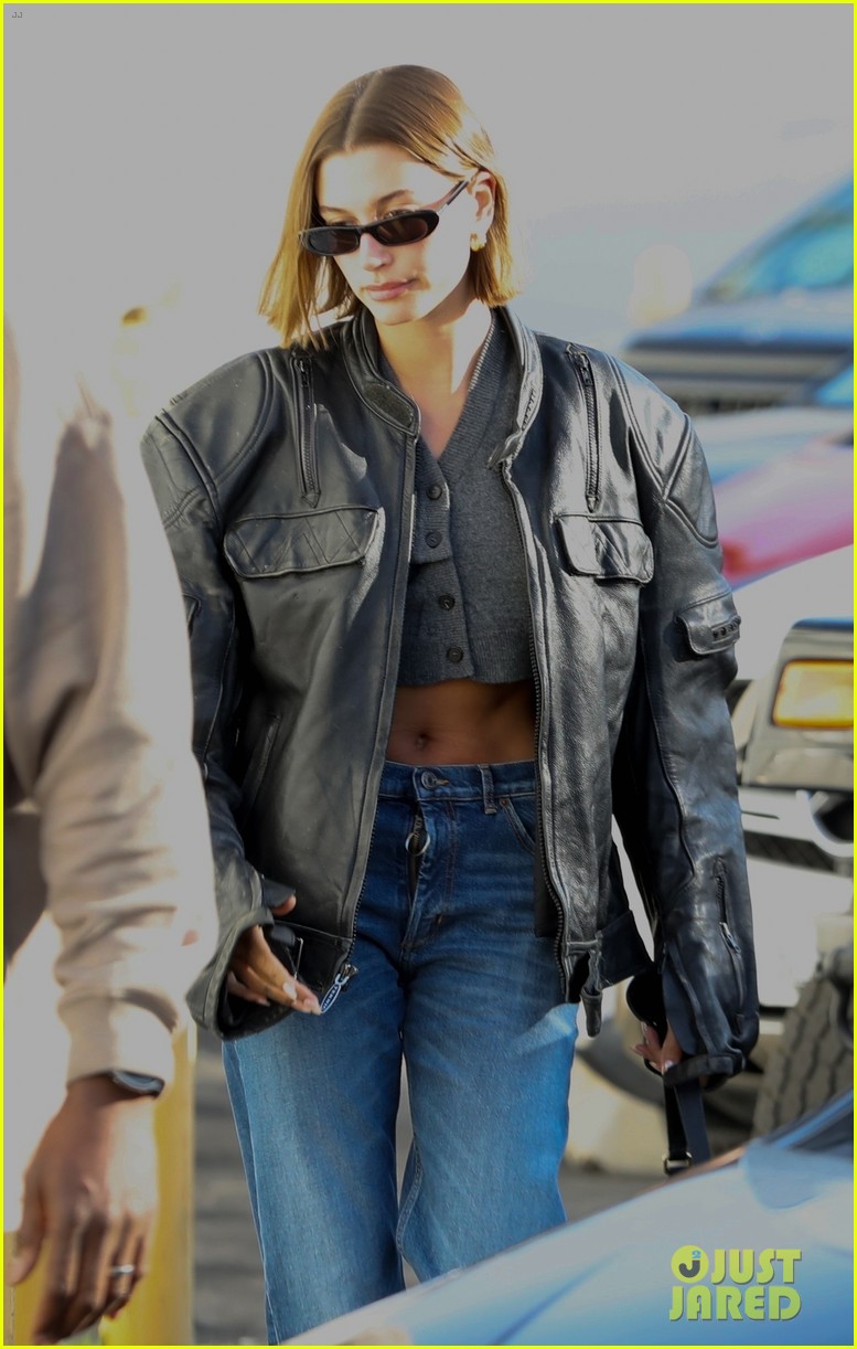 Justin & Hailey Bieber Are All Smiles While Out Grabbing Lunch