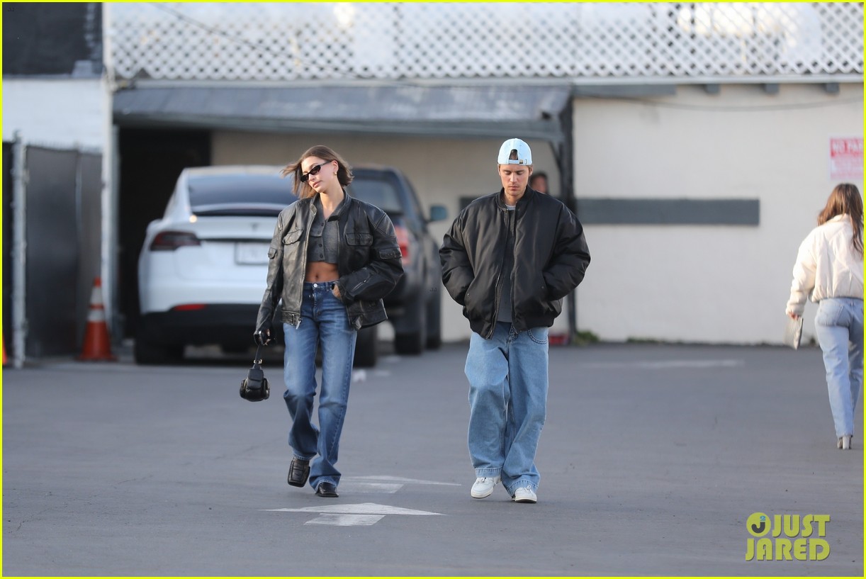 Justin & Hailey Bieber Are All Smiles While Out Grabbing Lunch