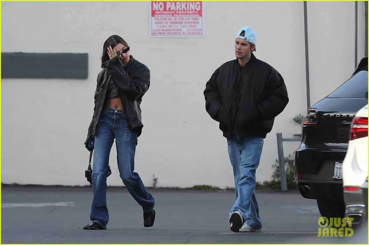 Justin & Hailey Bieber Are All Smiles While Out Grabbing Lunch