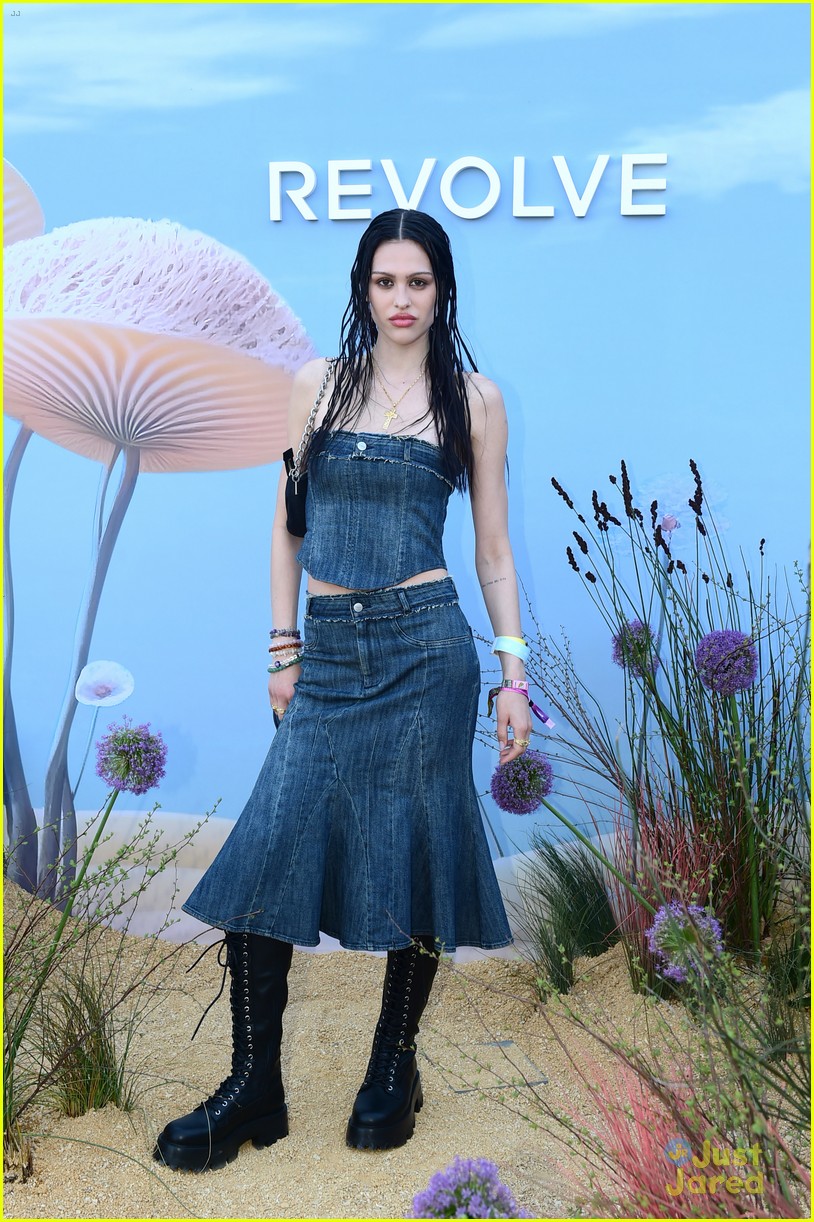 Charli D'Amelio Goes Blonde for Revolve Festival at Coachella with Sister Dixie & Boyfriend Landon Barker