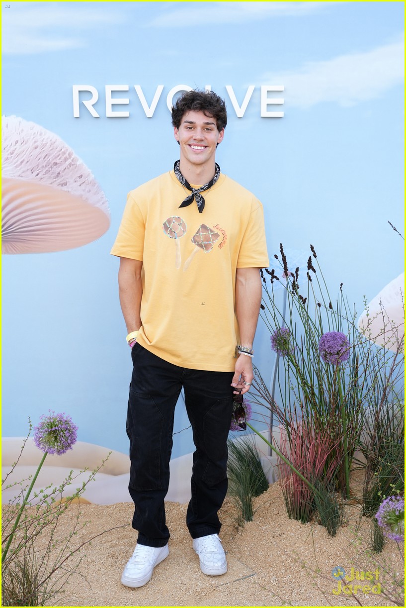 Charli D'Amelio Goes Blonde for Revolve Festival at Coachella with Sister Dixie & Boyfriend Landon Barker