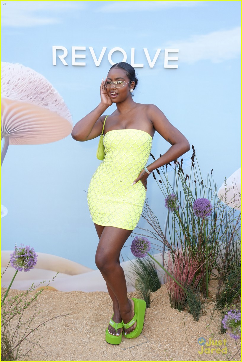 Charli D'Amelio Goes Blonde for Revolve Festival at Coachella with Sister Dixie & Boyfriend Landon Barker