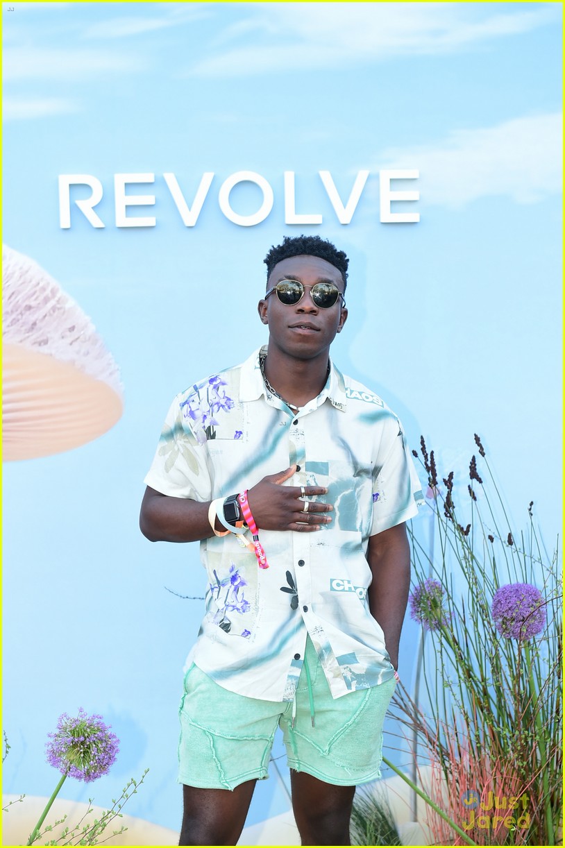 Charli D'Amelio Goes Blonde for Revolve Festival at Coachella with Sister Dixie & Boyfriend Landon Barker