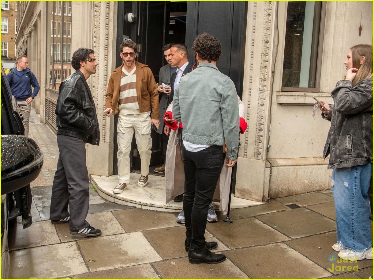 Jonas Brothers Do Promo in London, Announce 2nd Yankee Stadium Concert!