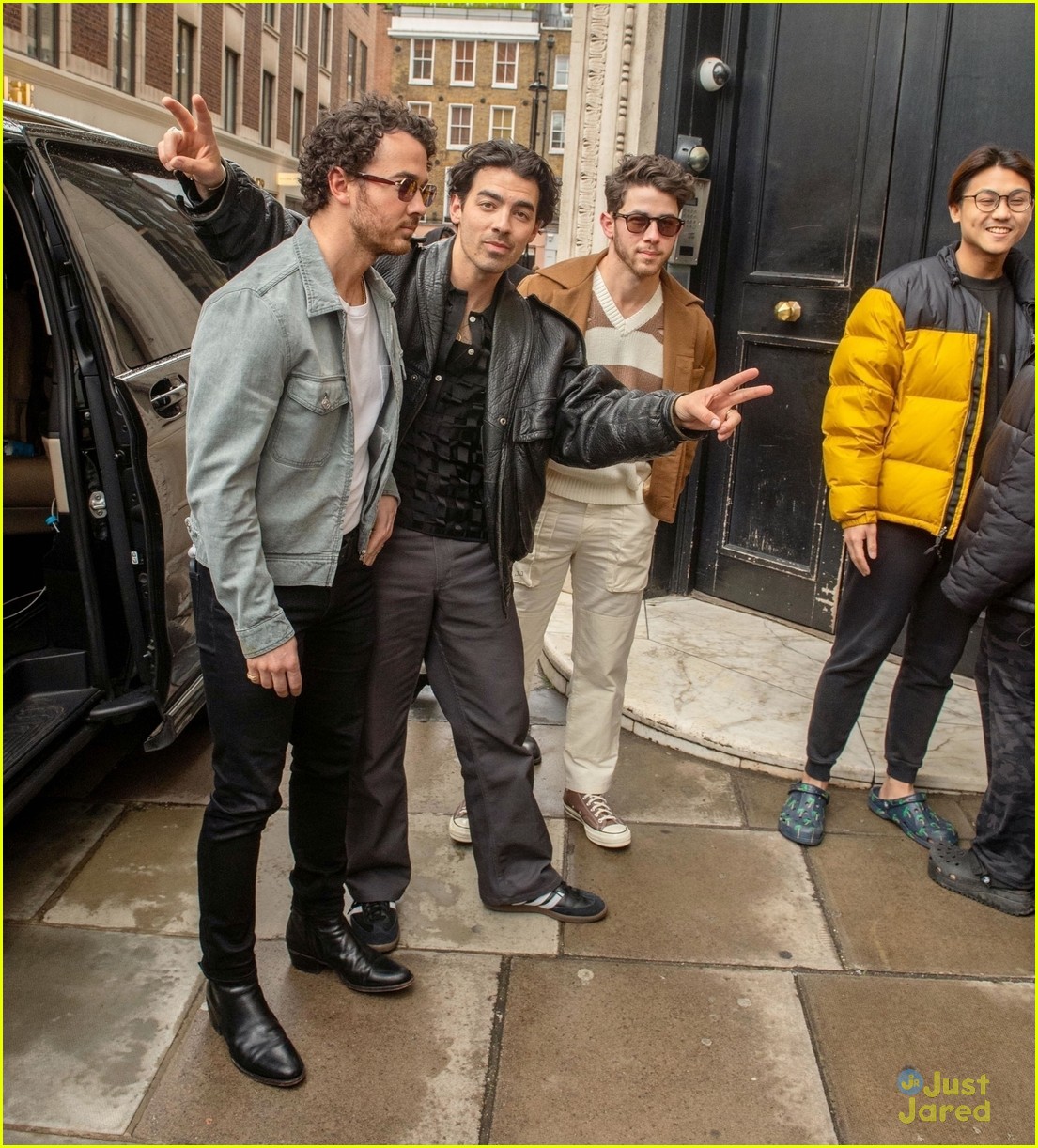 Jonas Brothers Do Promo in London, Announce 2nd Yankee Stadium Concert!